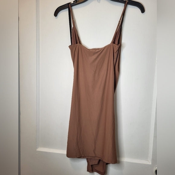 NWT Lumiere Urban Outfitters XS Silky Cocoa Ruched Dress - Picture 12 of 15